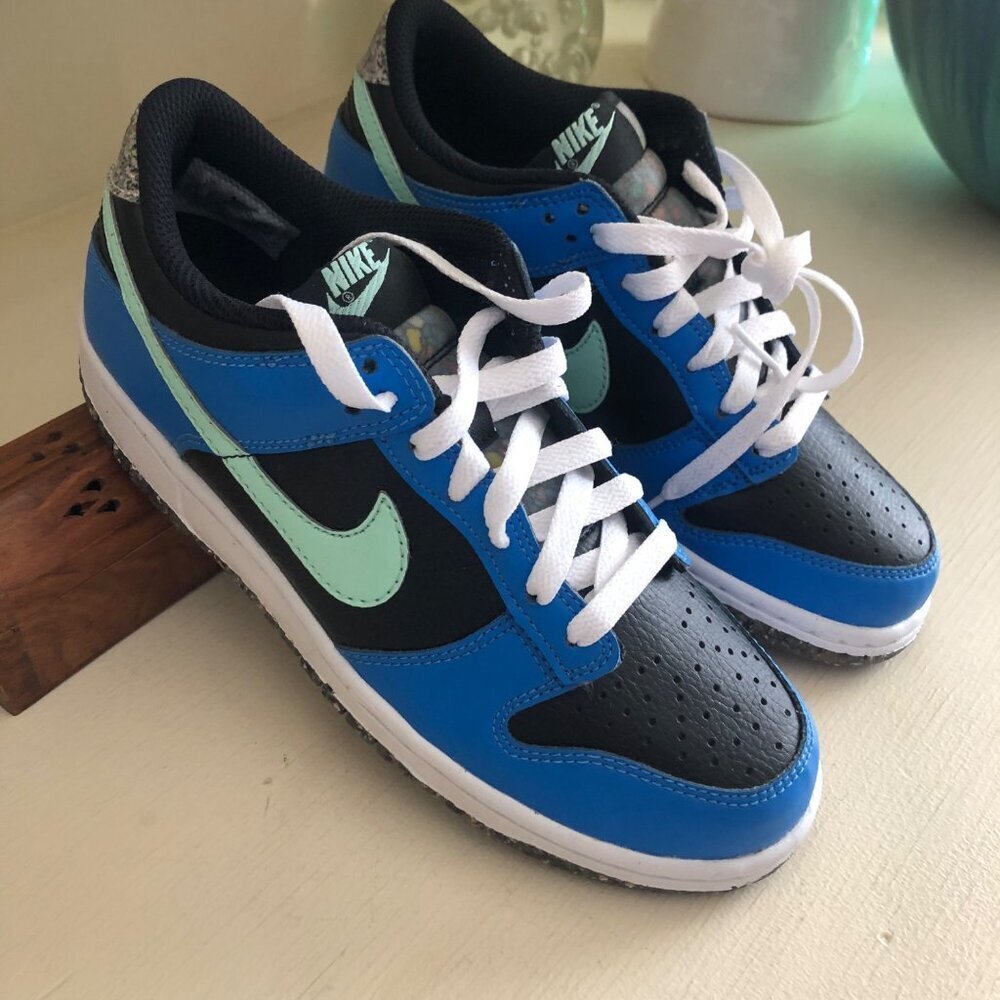 **SOLD**NIB NIKE Dunk Low SE GS E Black Mint Foam Blue Size 6Y (7.5/8 W)